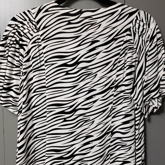 NEW Ricki's ECOVERO™ Zebra Print Blouse - Picture 5 of 11